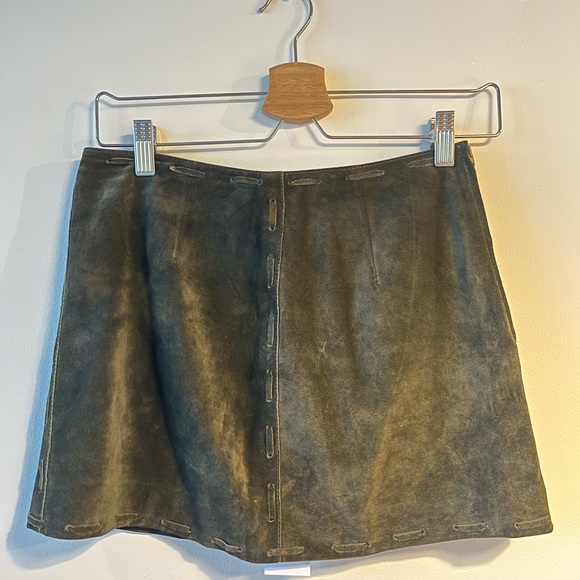 Green suede D&G mini skirt - Picture 3 of 7